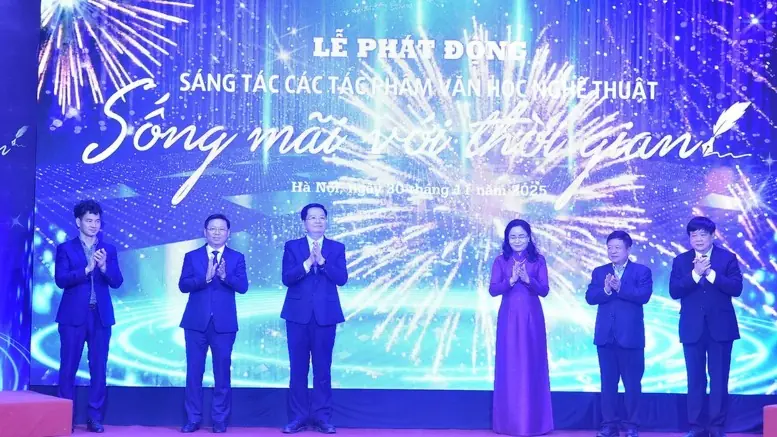 Phát động sáng tác tác phẩm 'Sống mãi với thời gian'